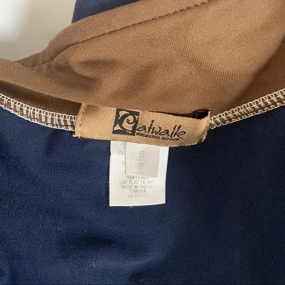 Catwalk Zip Up Collared Sleeveless Top - Picture 7 of 7